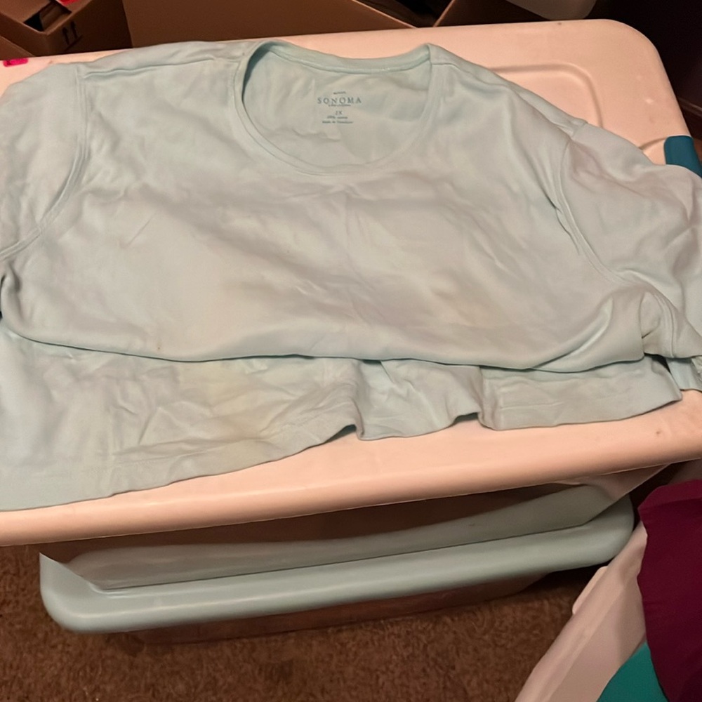 Women’s size 2x powder blue short sleeve shirt by Sonoma in great condition